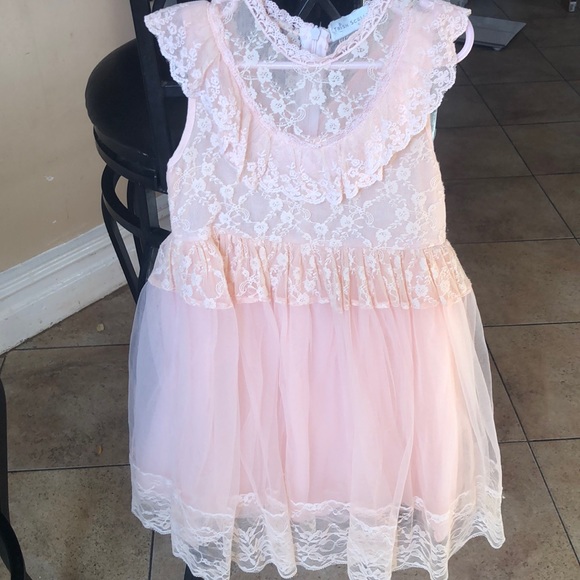 Beautiful lace blush dress - Picture 5 of 8